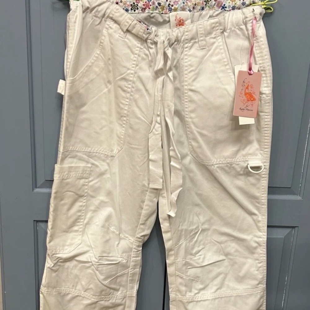 Women’s Koi white scrubs XS Nursing Healthcare Cargo NWT